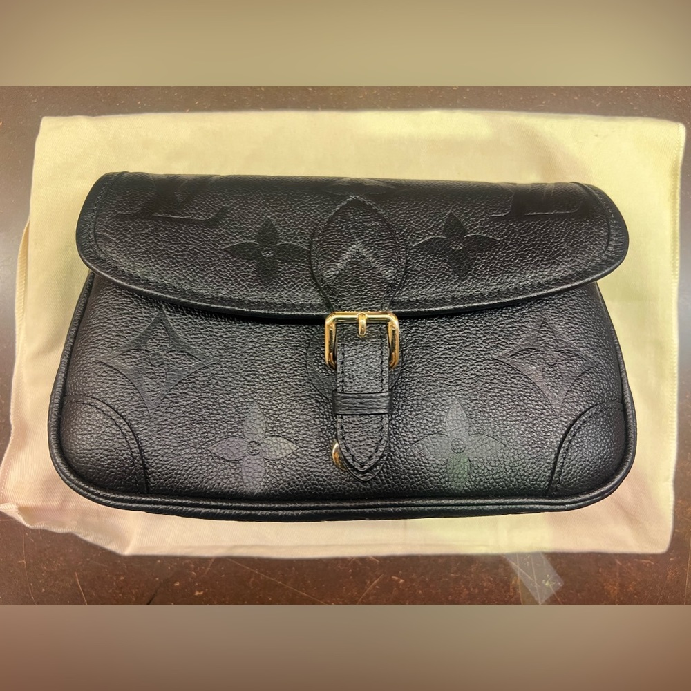 New Louis Vuitton black leather Diane bag with box and felt